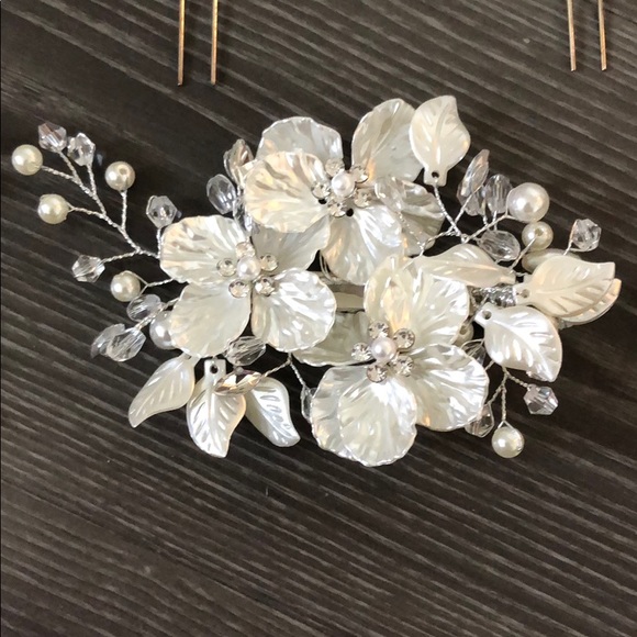 Bundle of bridal hair accessories